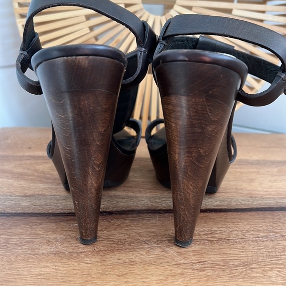 Burberry brown leather studded T-strap sandal - Picture 11 of 17